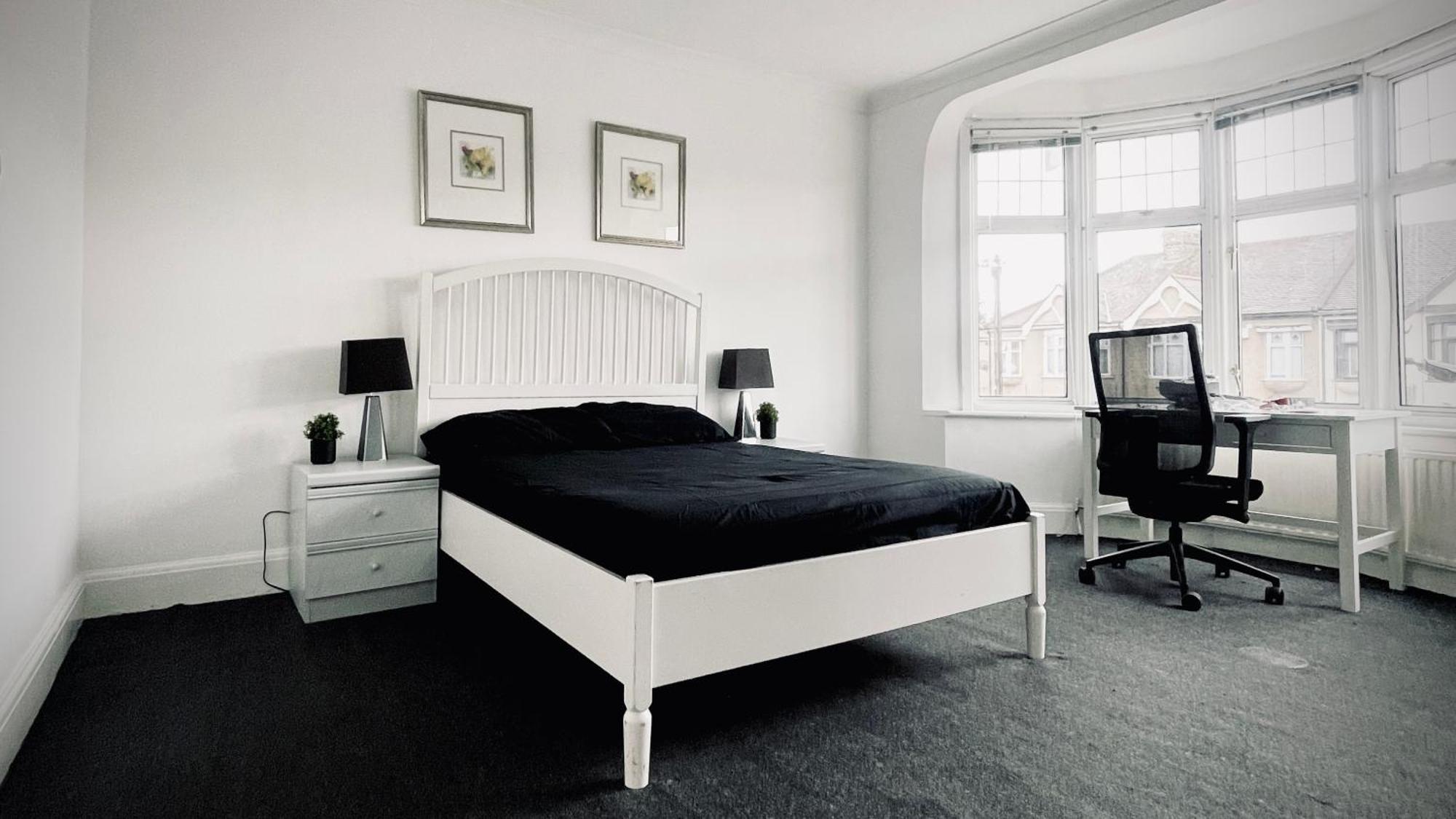 Cozy Private Rooms In Homestay Илфорд Екстериор снимка
